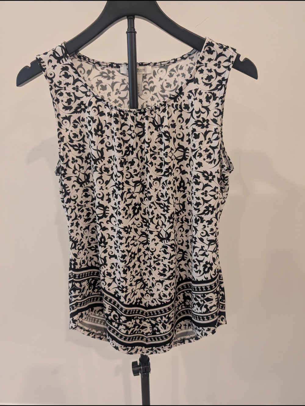 White House Black Market Black and White Printed Sleeveless Camisole Small
